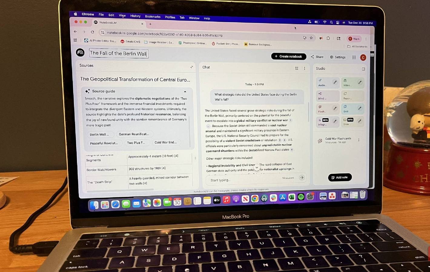 ميزة NotebookLM واحدة أحدثت ثورة في أسلوبي البحثي