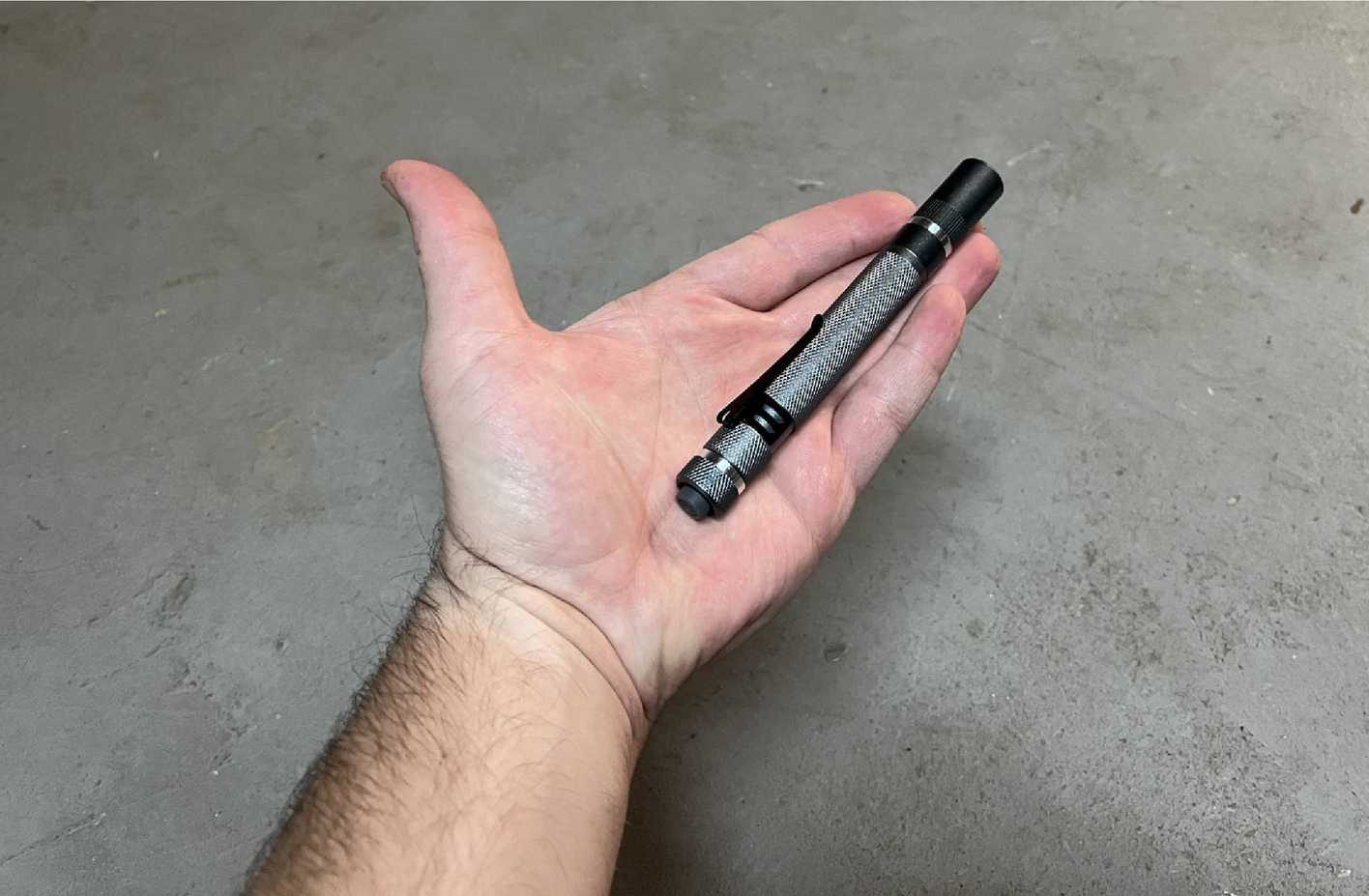 النظر إلى حجم قلم الإضاءة