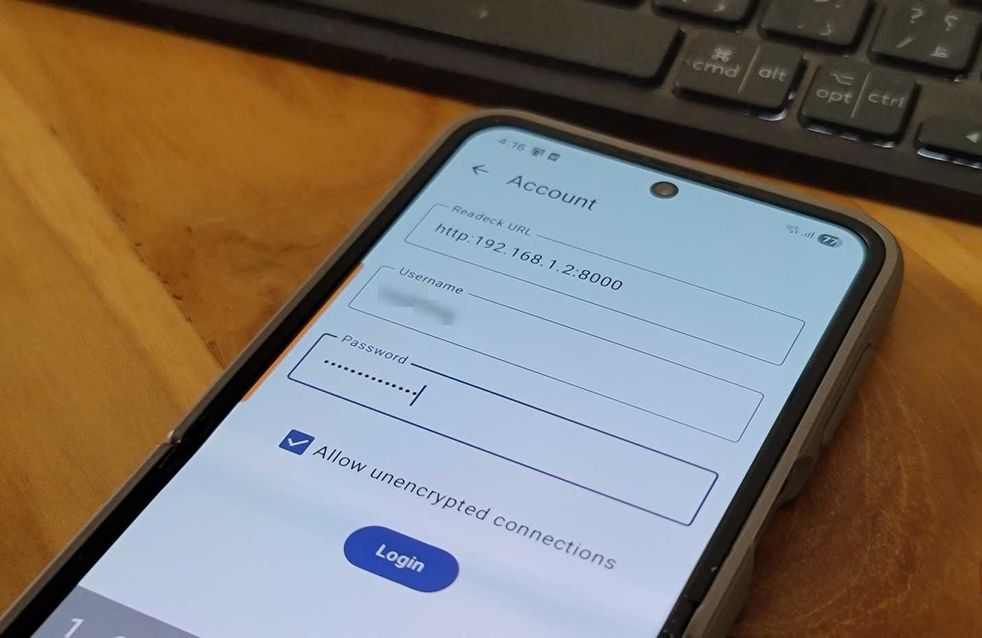 إعدادات حساب تطبيق Readeck على Android مفتوحة على هاتف Samsung Galaxy Z Flip 6